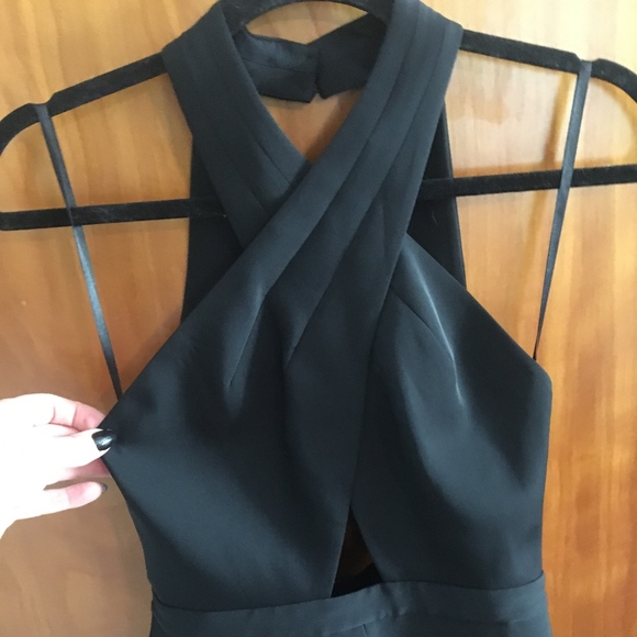 Black backless top with front cutout - Picture 2 of 3